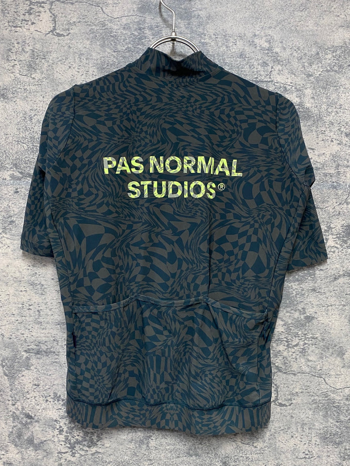 KA518 パスノーマルスタジオ PAS NORMAL STUDIOS ESSENTIAL JERSEY 半袖 サイクルジャージ オリーブ M