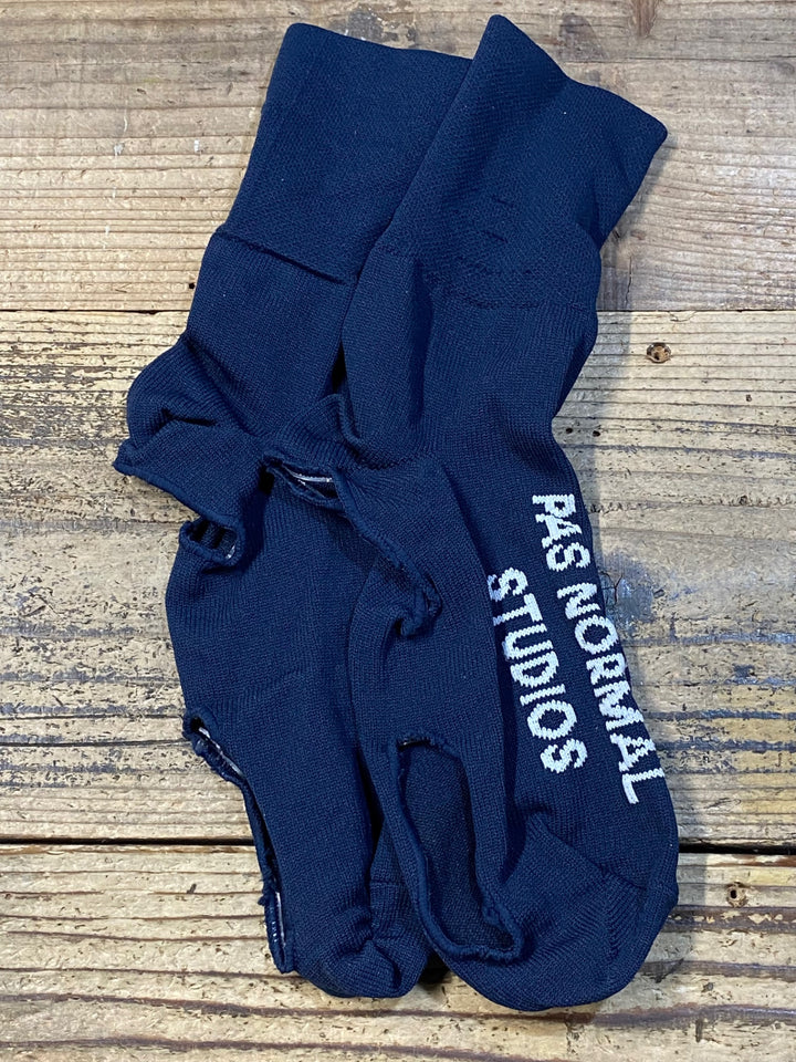 KA523 パスノーマルスタジオ PAS NORMAL STUDIOS LOGO OVERSOCKS オーバーソックス 濃紺 L