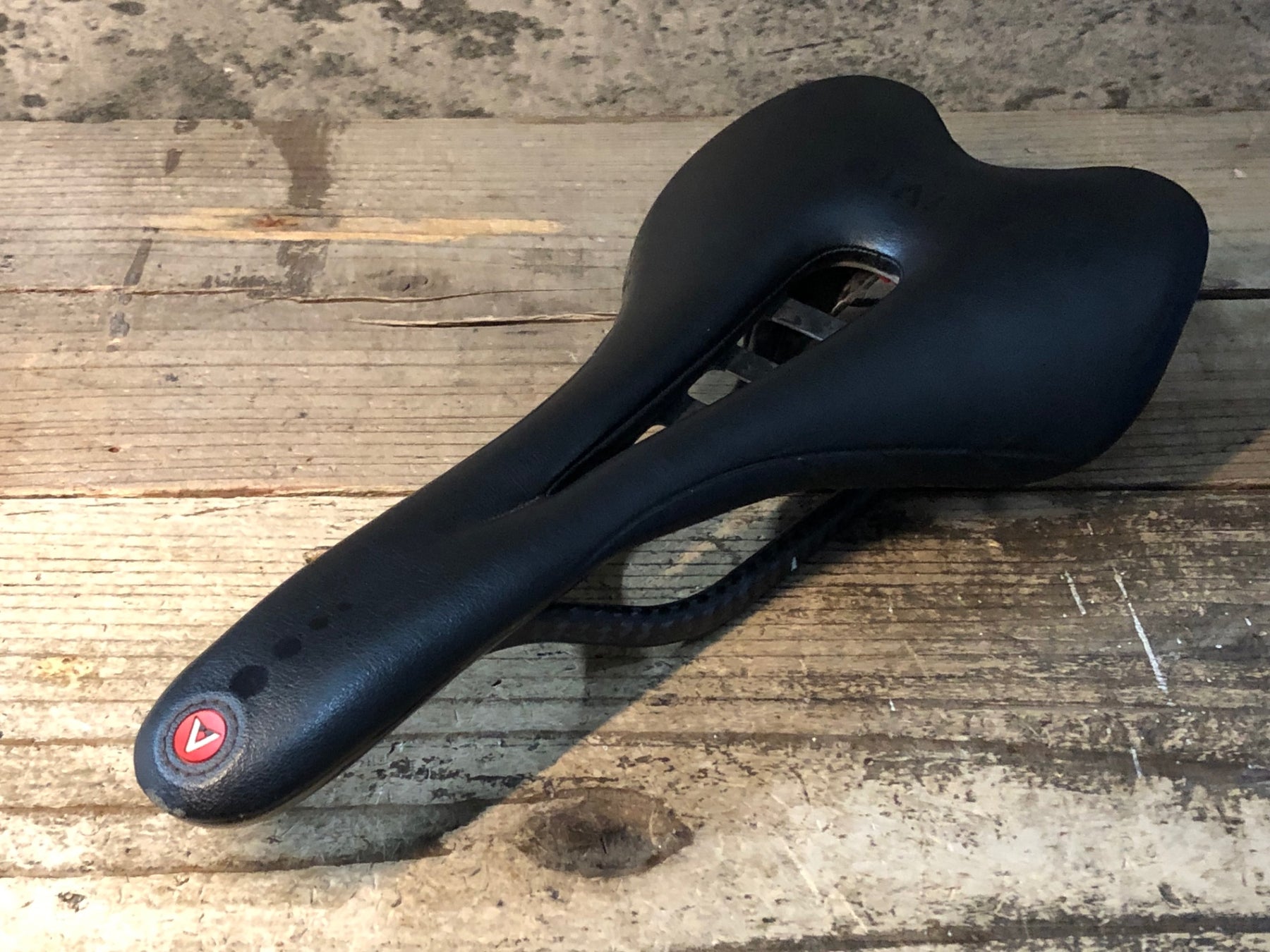 JR181 アスチュート ASTVTE SKYCARB VT サドル 黒 カーボンレール