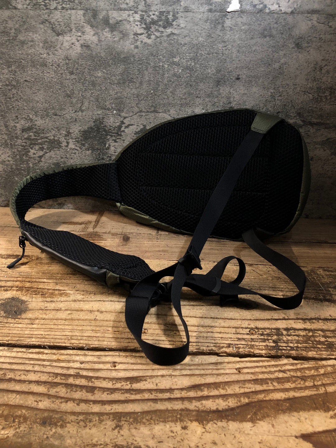 KE580 ジャックウルフスキン Jack Wolfskin メッセンジャーバッグ カーキ