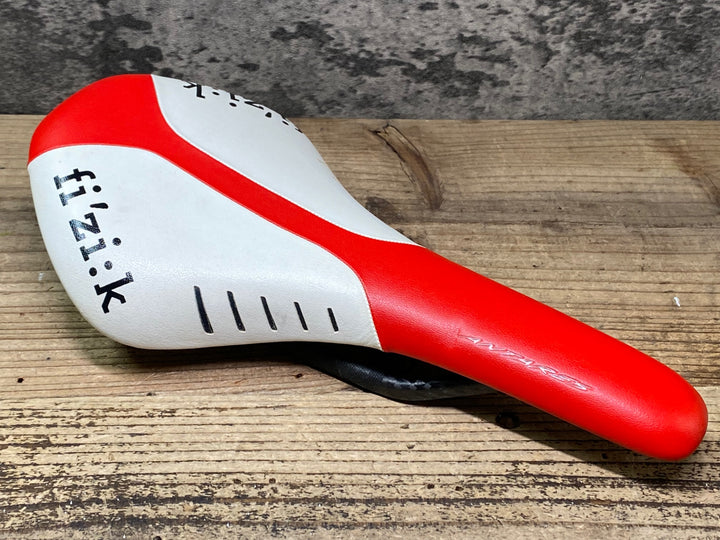 JN799 フィジーク fizik アンタレス ANTARES R3 サドル カーボンレール 赤白 143mm