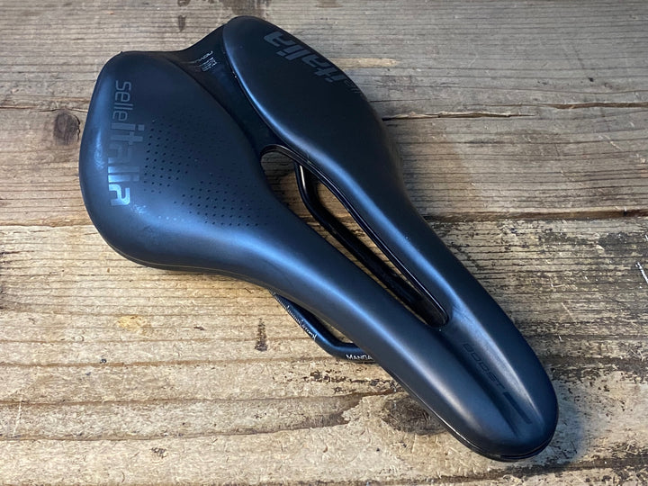 JV518 セライタリア SELLE ITALIA NOVUS EVO BOOST SUPERFLOW サドル 黒 145mm MANGANESE レール
