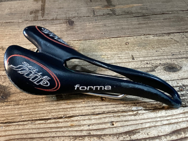 JV375 SELLE SMP FORMA サドル 黒 inox tubeレール