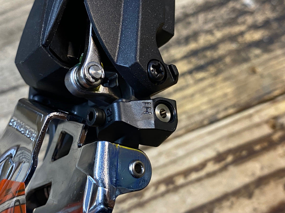 JV648 シマノ SHIMANO デオレ DEORE XT FD-M8070 フロントディレイラー 2s 66°-69° Di2 電動