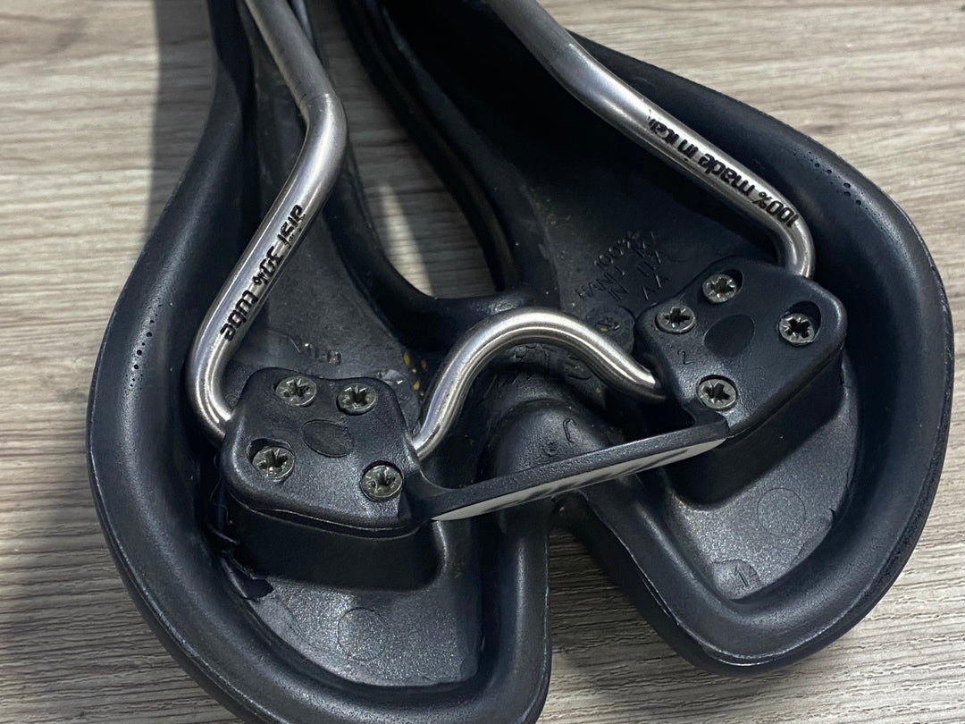 KE951 SELLE SMP HYBRID サドル 黒 aisi 304 tubeレール