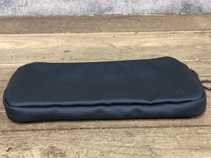 JV085 ラファ Rapha RAINPROOF ESSENTIAL CASE LARGE ポーチ 黒