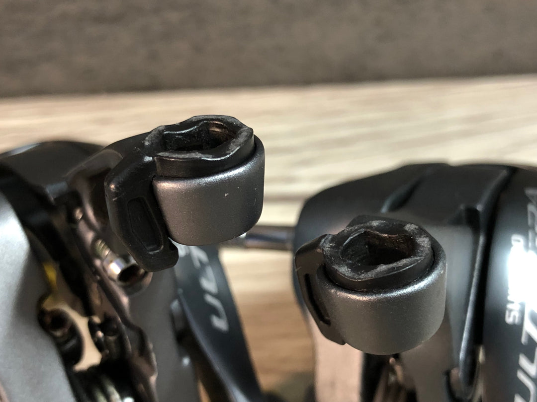 JL129 シマノ SHIMANO アルテグラ ULTEGRA BR-6800 ブレーキキャリパー ※錆,アジャスターワイヤー固定部品欠品,フロント動作不良のためジャンク
