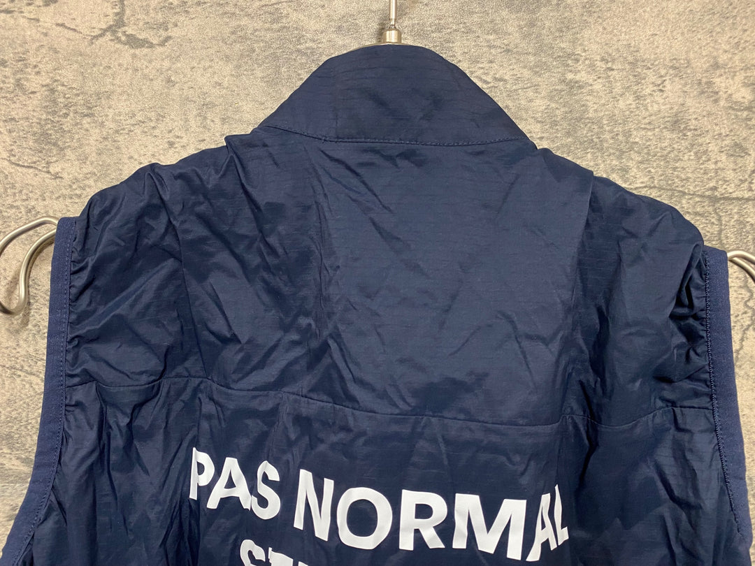 KA513 パスノーマルスタジオ PAS NORMAL STUDIOS ESSENTIAL INSULATED GILET ジレ サイクルベスト ネイビー M