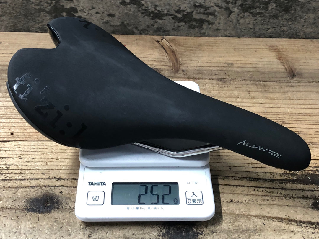 KO824 フィジーク fizik アリアンテ ALiANTE サドル 黒 kium レール