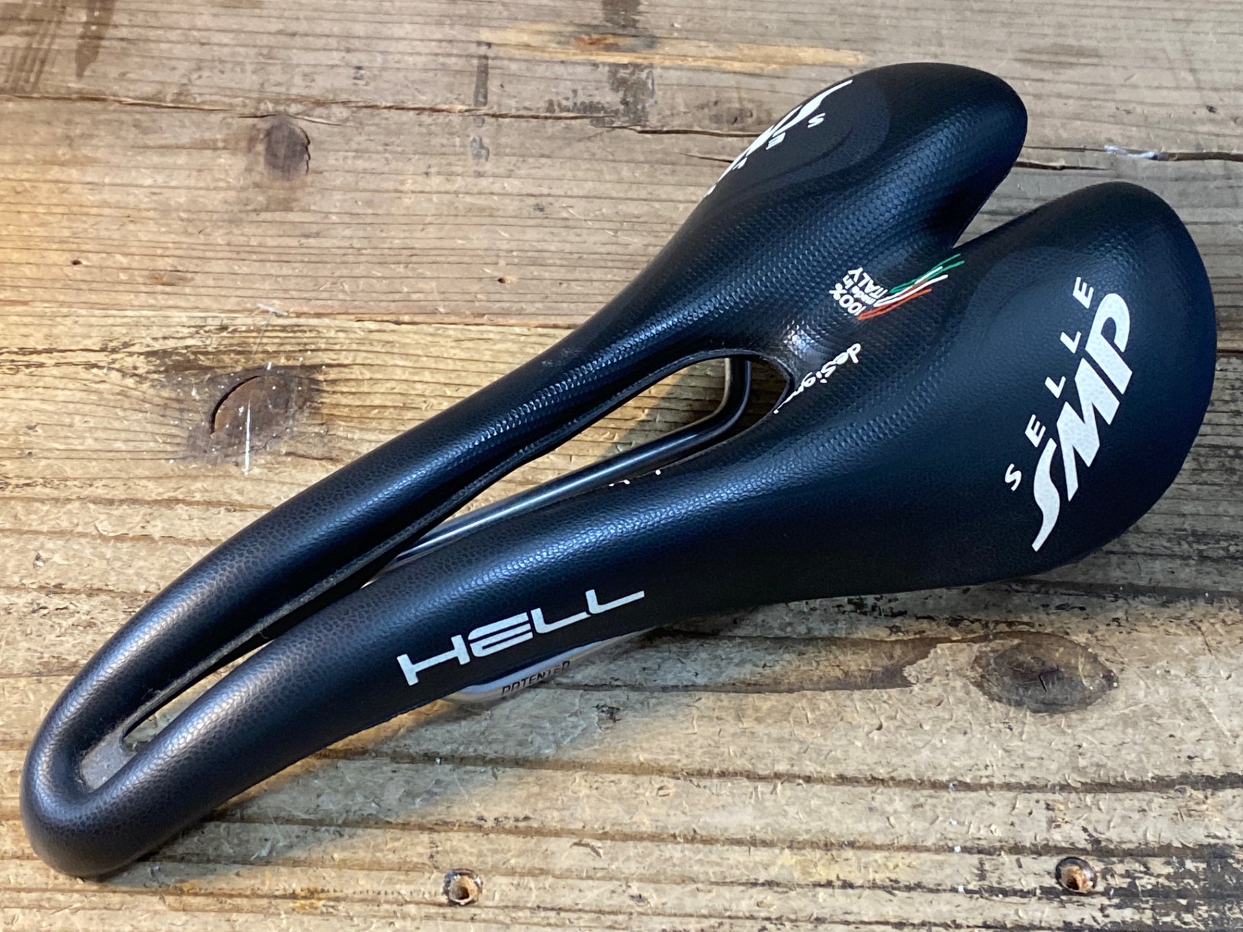 JX236 SELLE SMP HELL サドル 黒 aisi 304 tubeレール 145mm – BICI