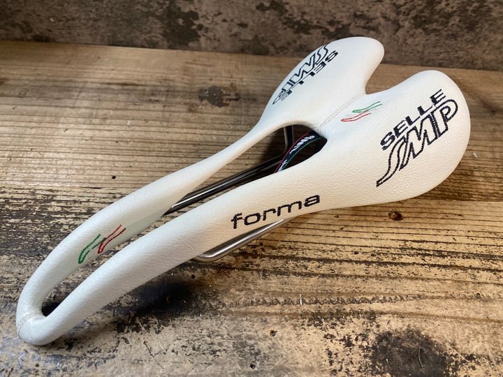 JP076 SELLE SMP FORMA サドル 白 137mm