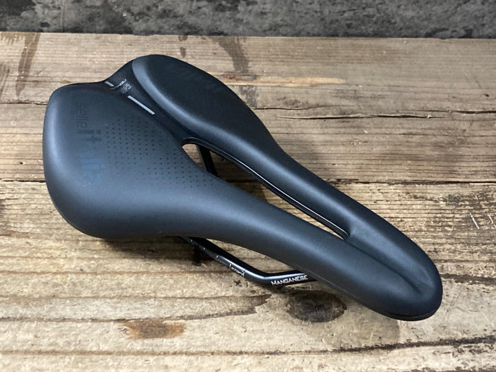 KM685 セライタリア selle italia NOVUS BOOST EVO GRAVEL TM SUPERFLOW 145mm MANGANESEレール