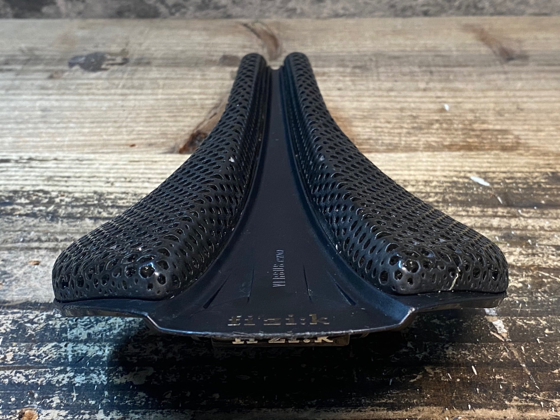JG175 フィジーク Fizik Antares Versus Adaptive R1 3D サドル
