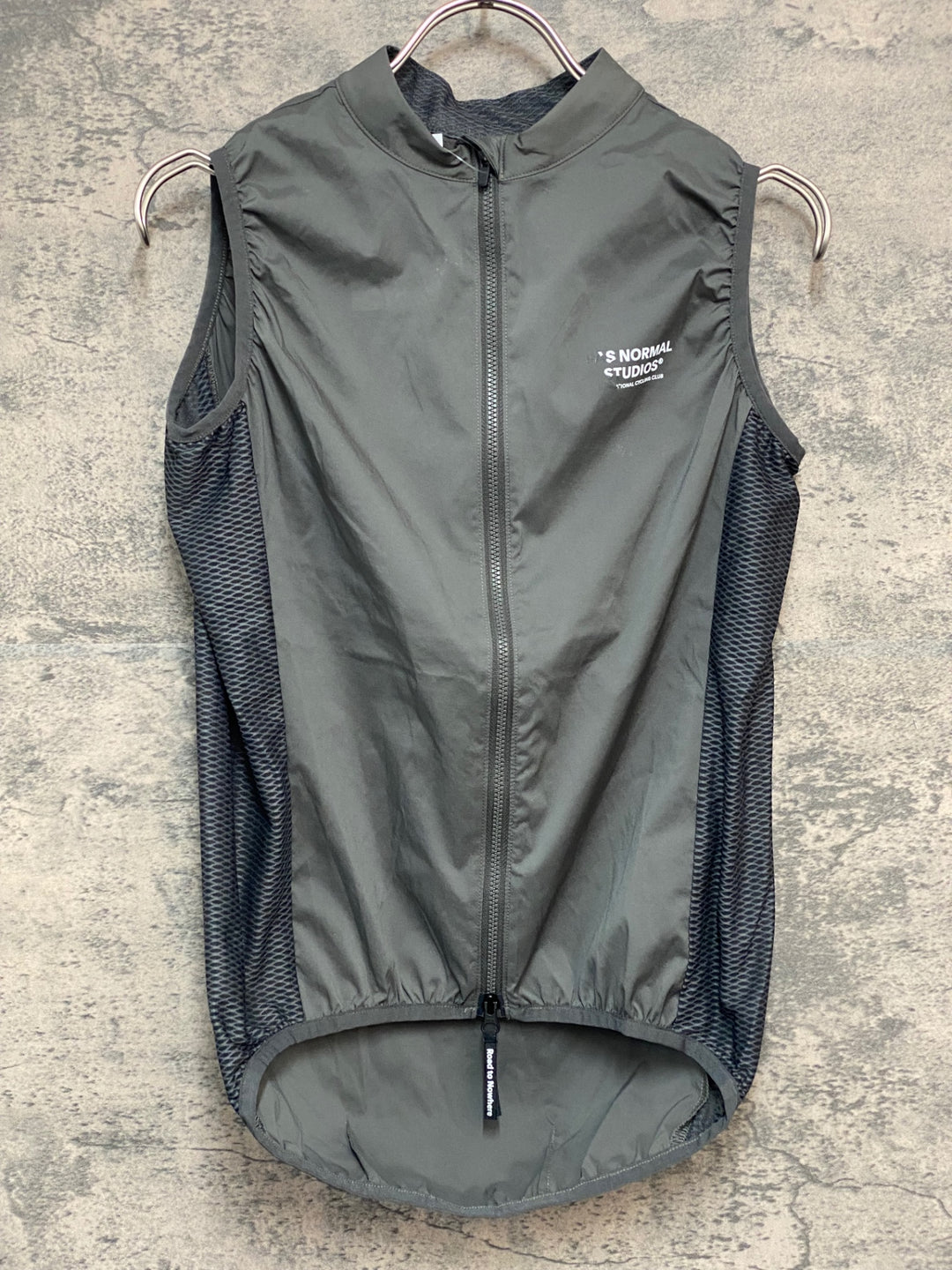 JY506 パスノーマルスタジオ PAS NORMAL STUDIOS Mechanism Stow Away Gilet ジレ サイクルベスト グレー S ※ロゴ剥がれ, 汚れ