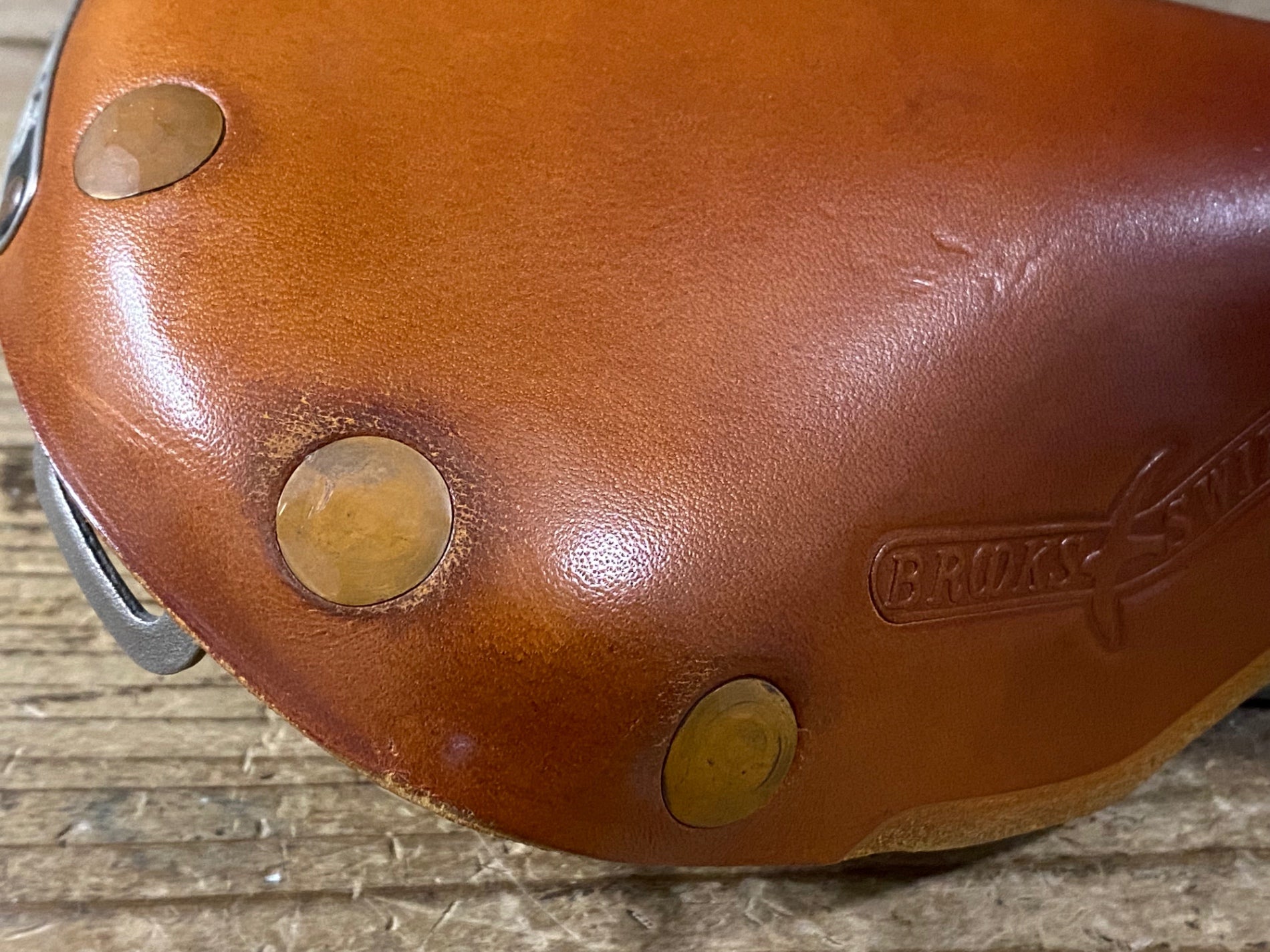 KE489 ブルックス BROOKS スウィフト チタニウム SWIFT TITANIUM
