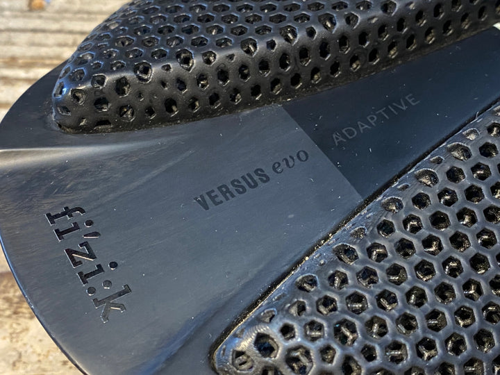 JX287 フィジーク fizik アンタレス VERSUS EVO ANTARES 00 ADAPTIVE サドル 黒 カーボンレール 139mm
