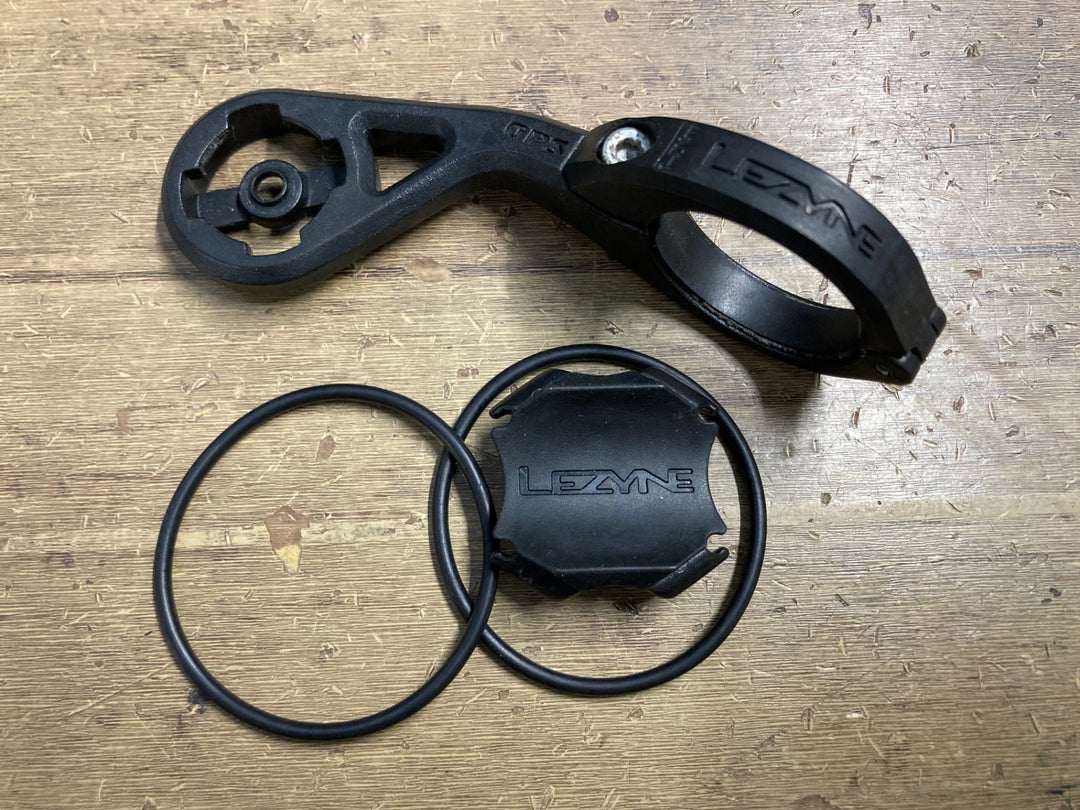 KM888 レザイン LEZYNE MEGA XL サイクルコンピューター 黒 動作確認済み