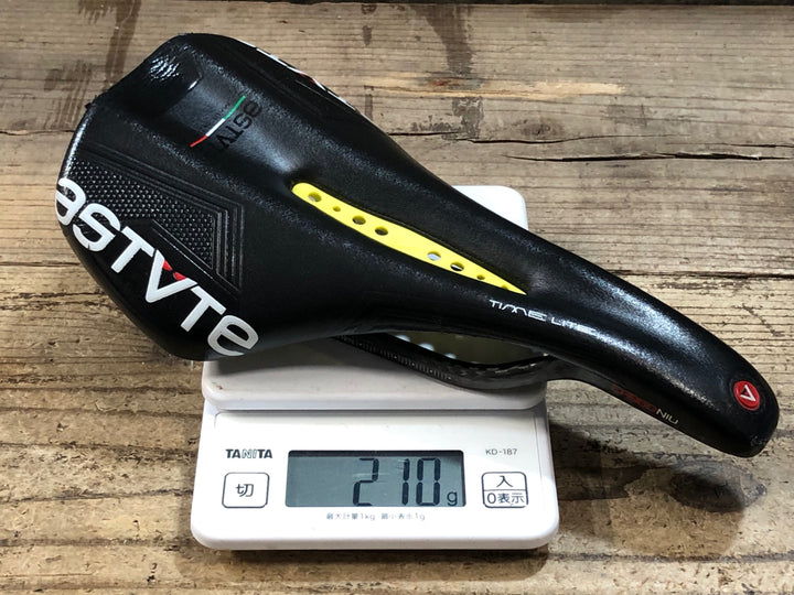 JY385 アスチュート ASTUTE TIME LITE サドル 黒 黄 137mm CARBON NIO