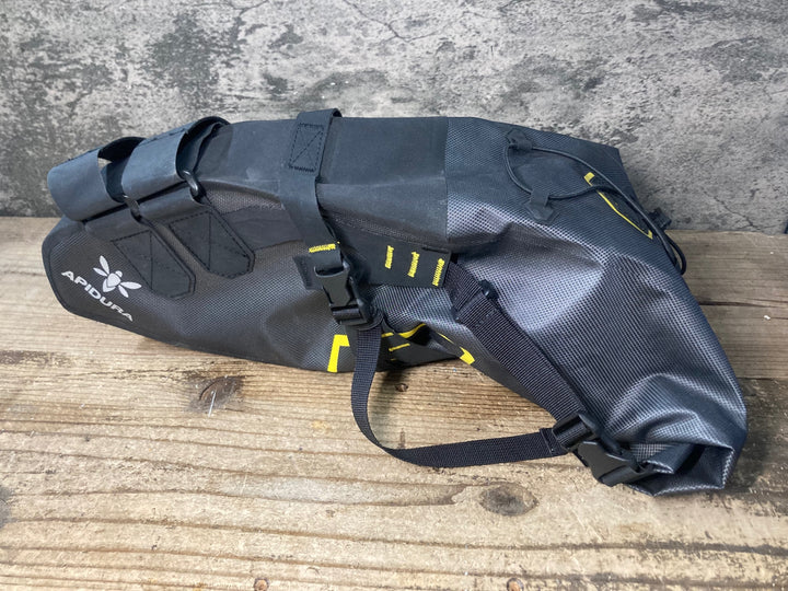JX903 アピデュラ APIDURA サドルバッグ グレー