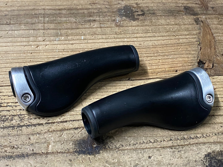 KO487 エルゴン ERGON BROOKS GP1 GRIPS グリップ 黒 132mm Φ22.2