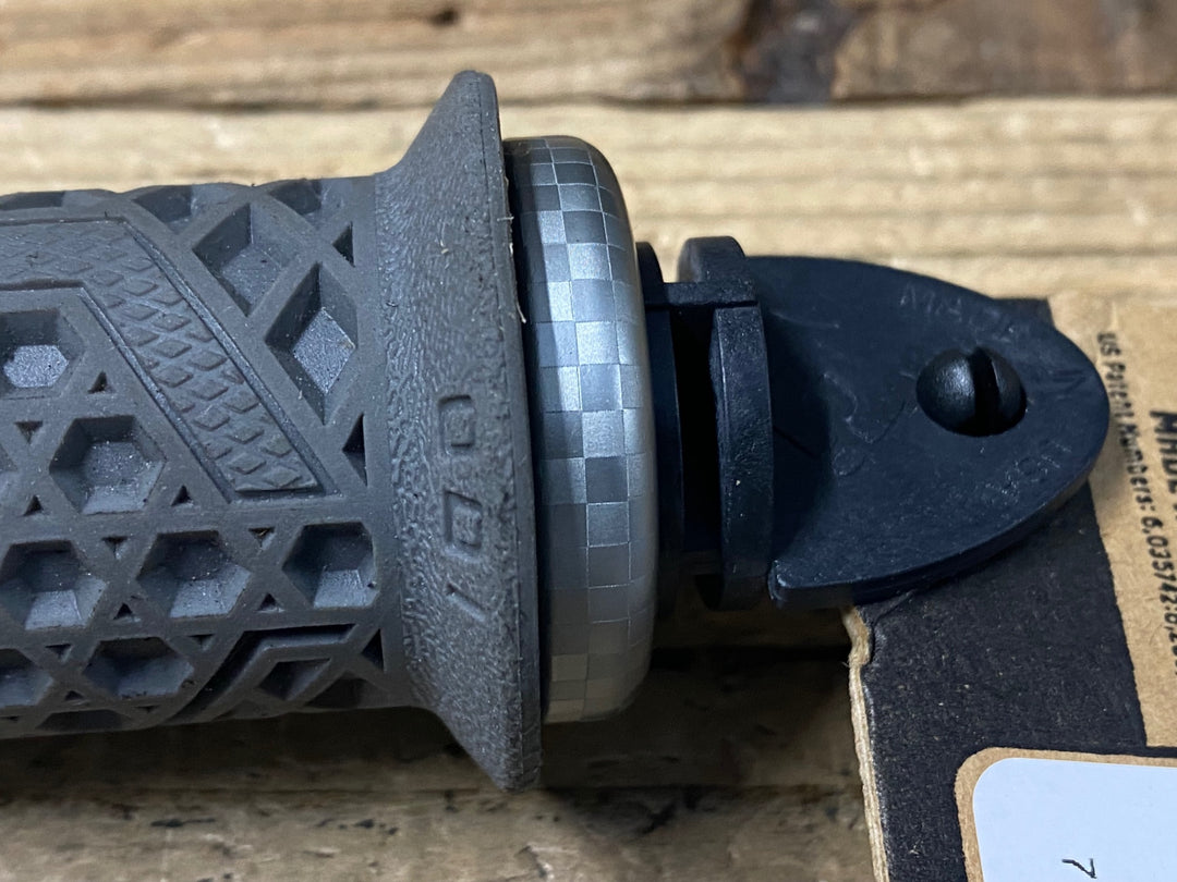 KP641 ODI VANS V2.1 LOCK ON GRIPS グリップ グレー 135mm