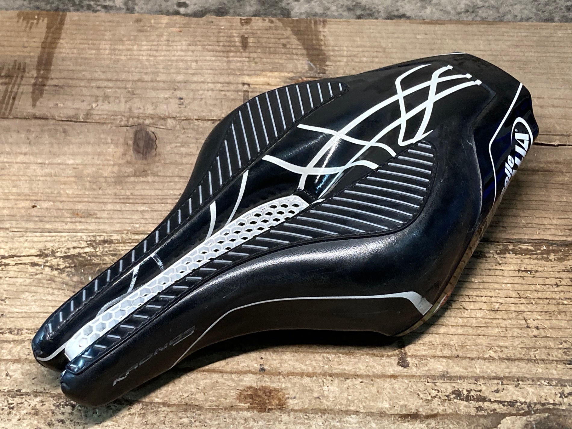 JN916 セライタリア selle ITALIA クロノス KRONOS サドル 132mm 黒