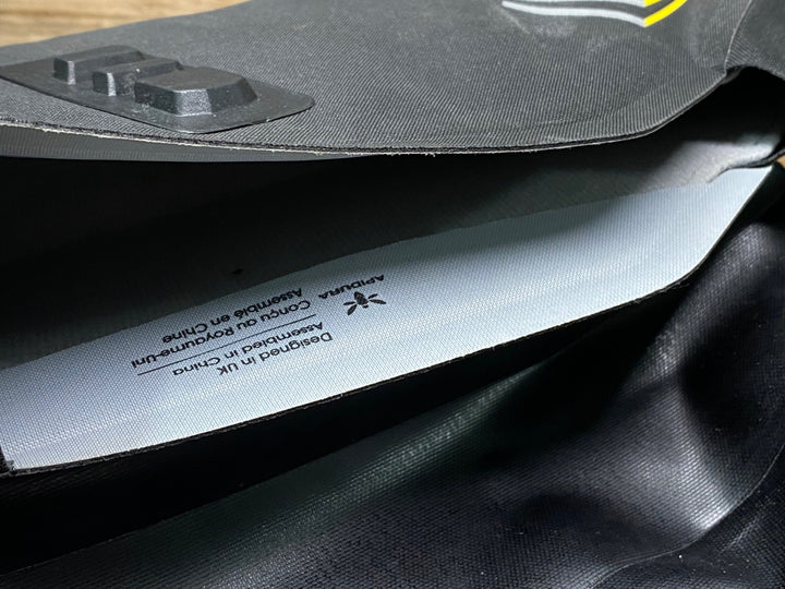 JP782 アピデュラ APIDURA RACING TOP TUBE PACK 1L トップチューブバッグ黒