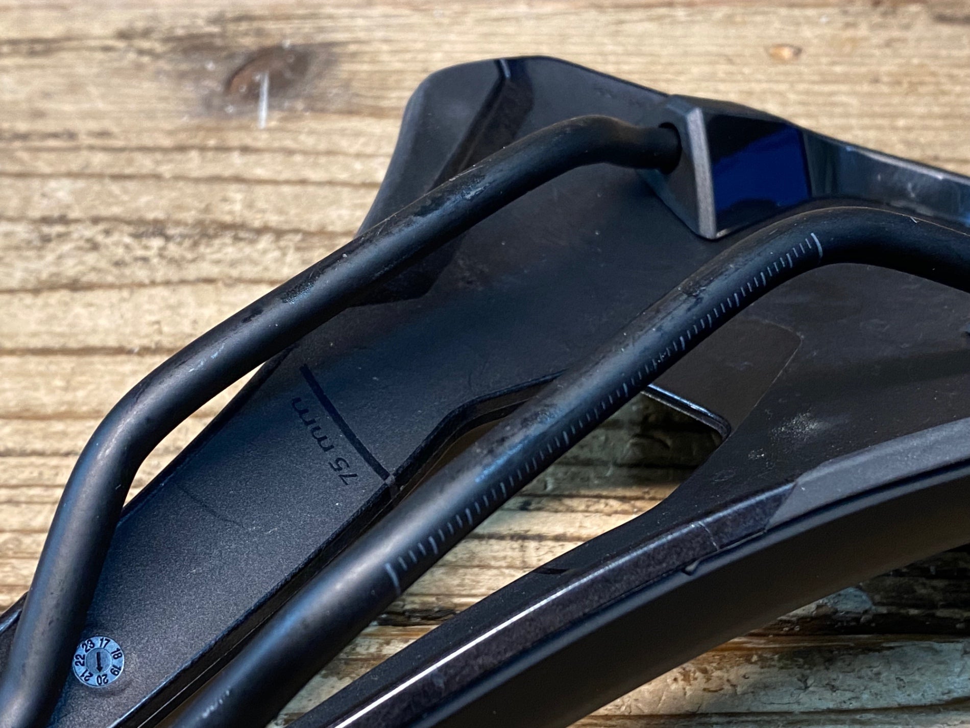 JG383 フィジーク fizik TEMPO ARGO R5 サドル 黒 150mm – BICI AMORE