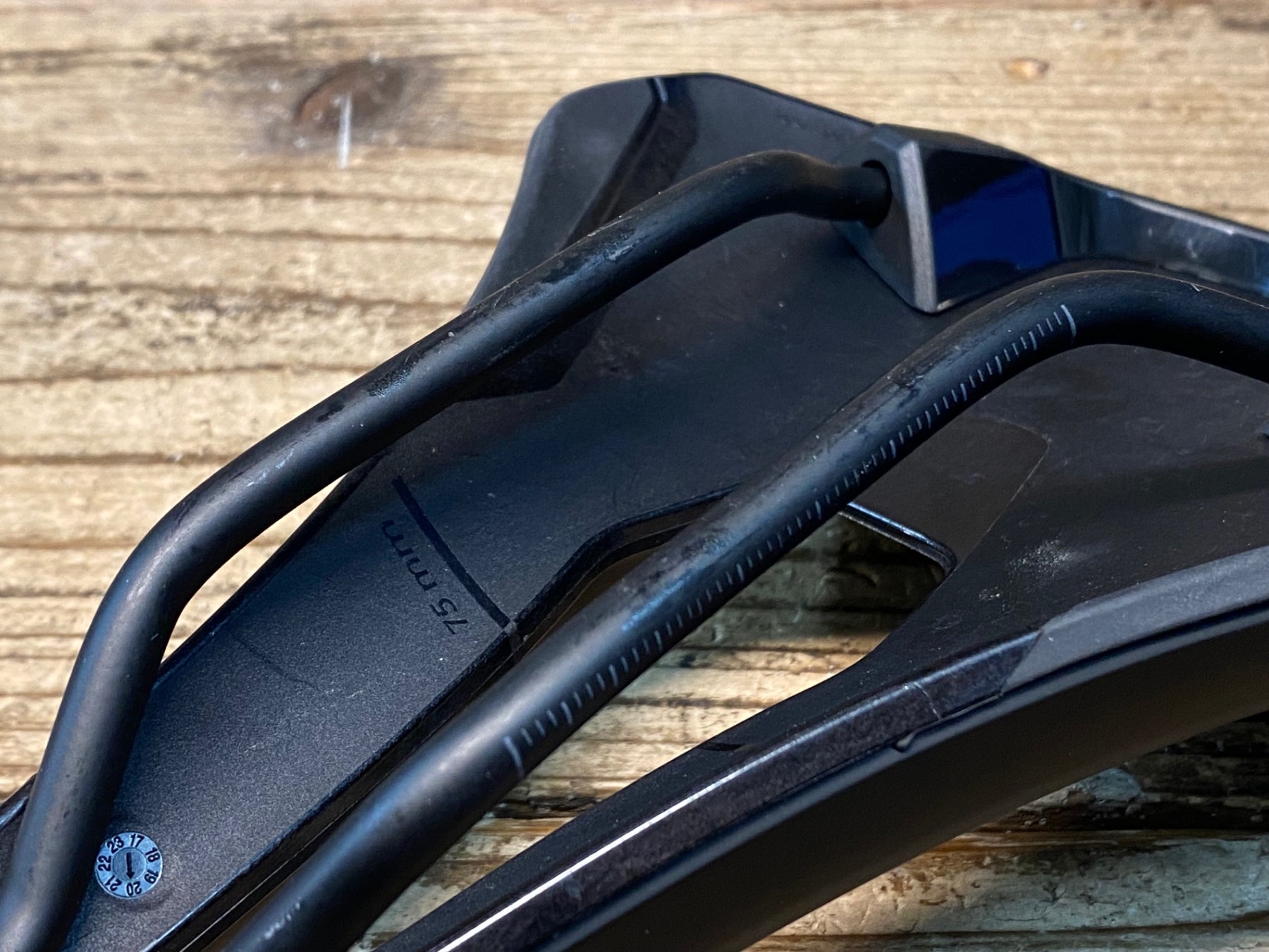 JG383 フィジーク fizik TEMPO ARGO R5 サドル 黒 150mm – BICI AMORE