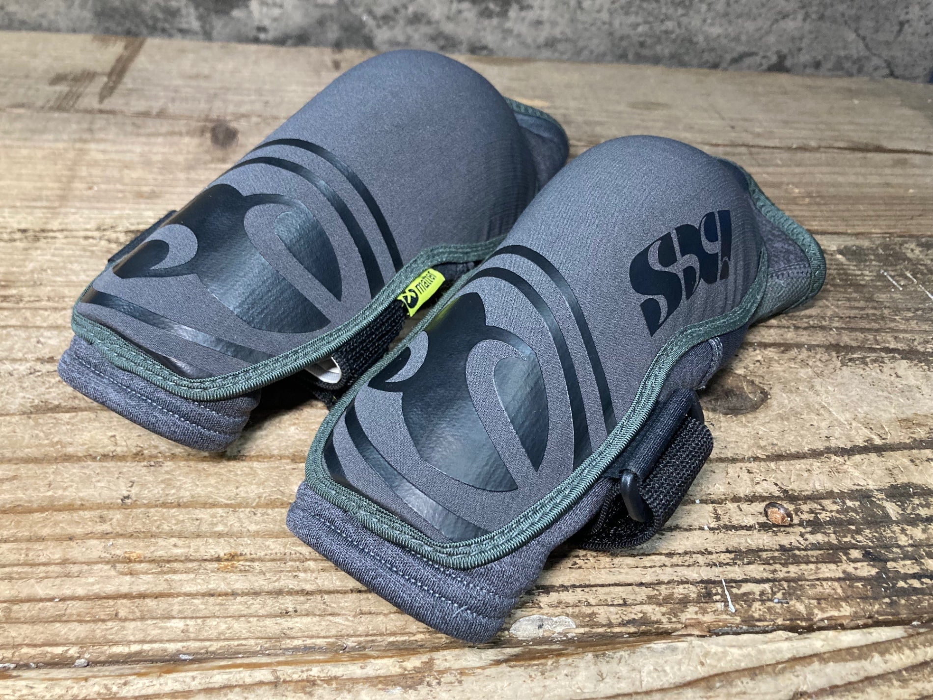 JX673 ixs Carve EVO+ elbow guard エルボーガード グレー XS – BICI