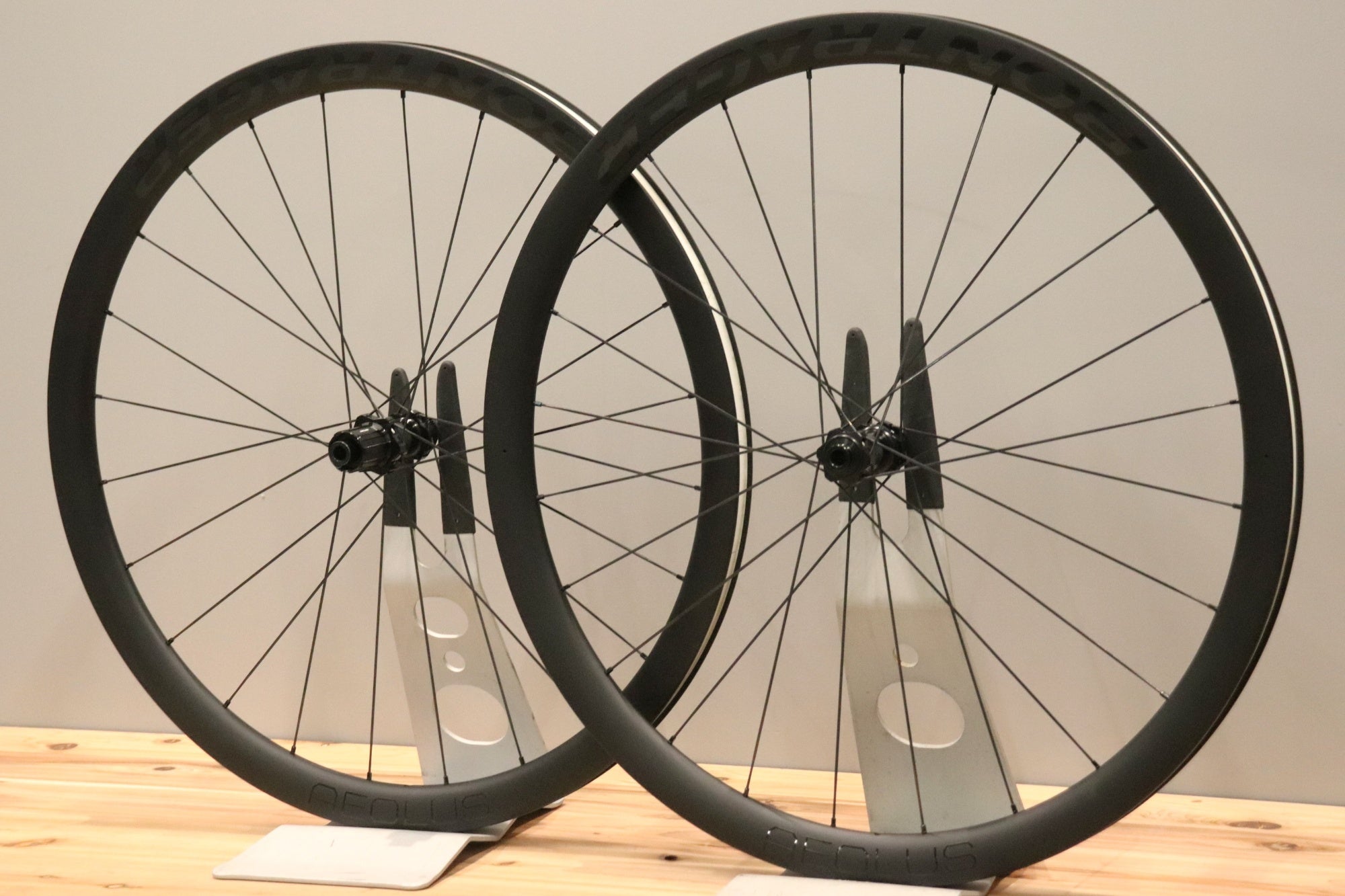 ボントレガー BONTRAGER アイオロス プロ AEOLUS PRO 37 DISC カーボン