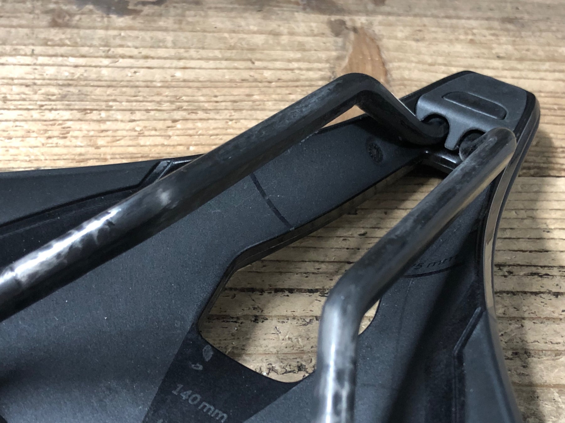 KD878 フィジーク fizik ヴェント VENTO ARGO R1 140mm サドル