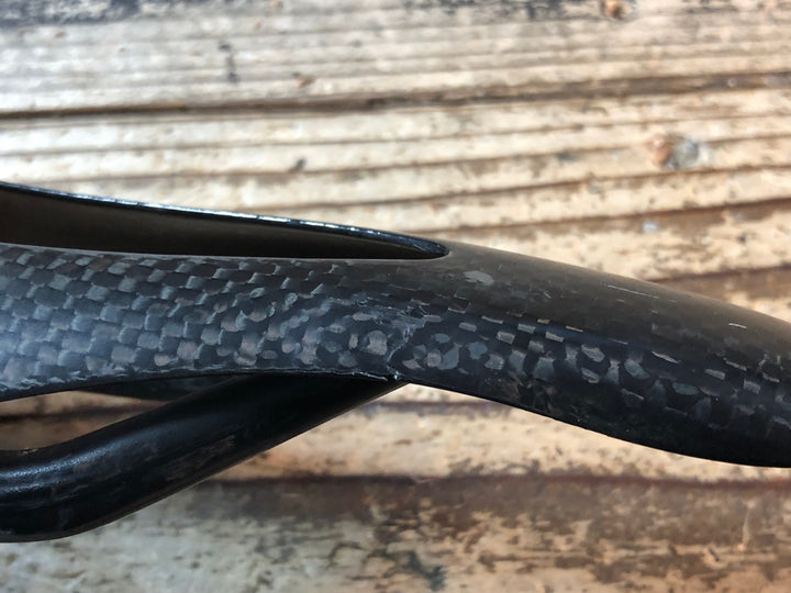 JM535 TNI カーボンフライ CarbonFly カーボンサドル 155mm ※クラックのためジャンク