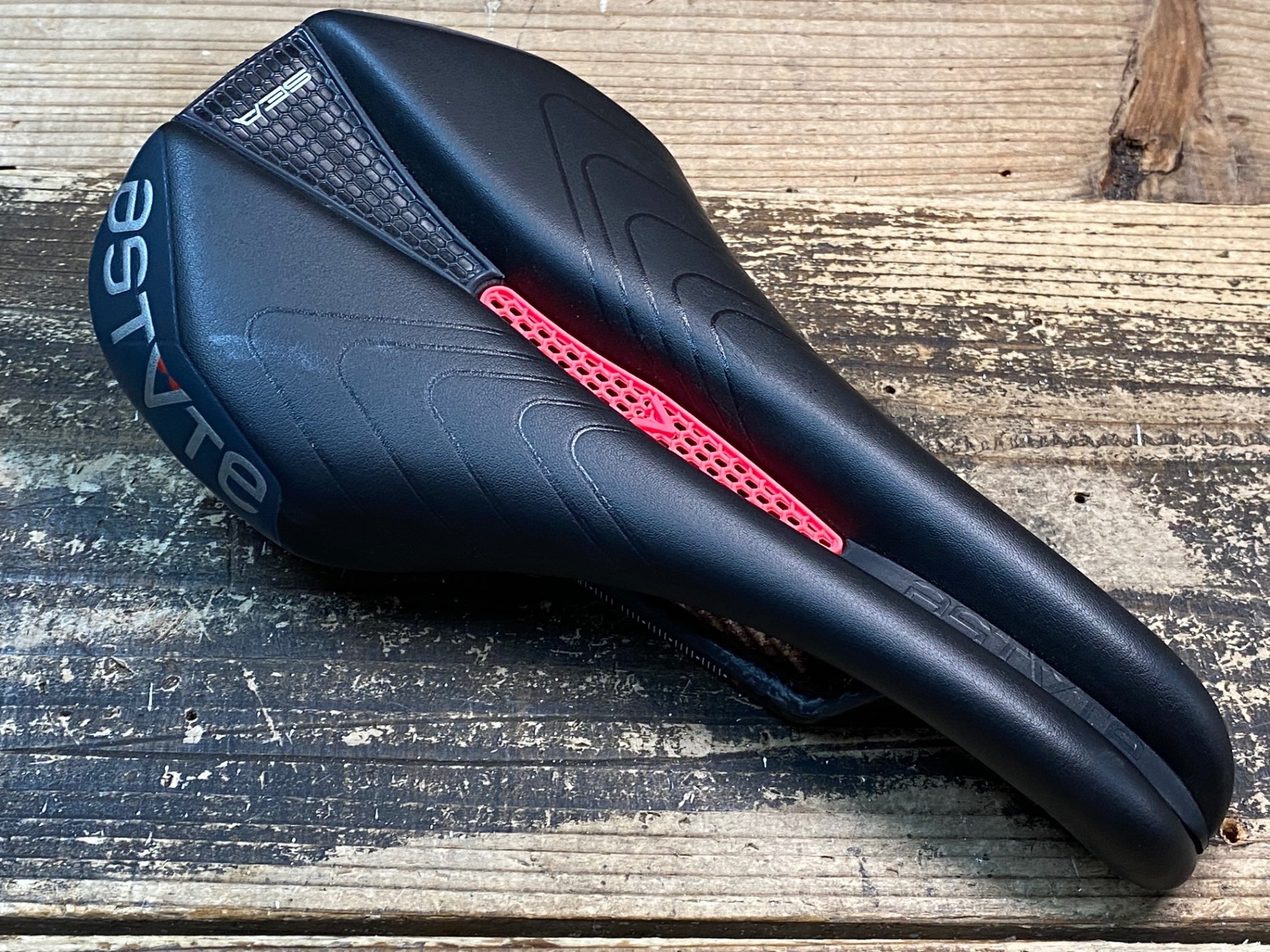 ASTVTE(アスチュート) カーボンレールサドル