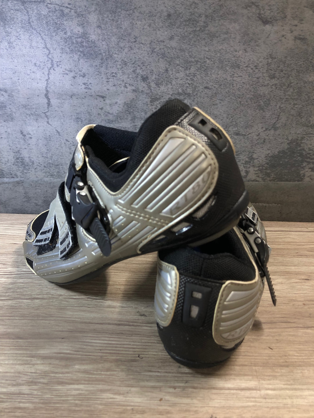 JR970 シマノ SHIMANO RT80 SH-RT80 ビンディングシューズ 2穴 シルバー EU43