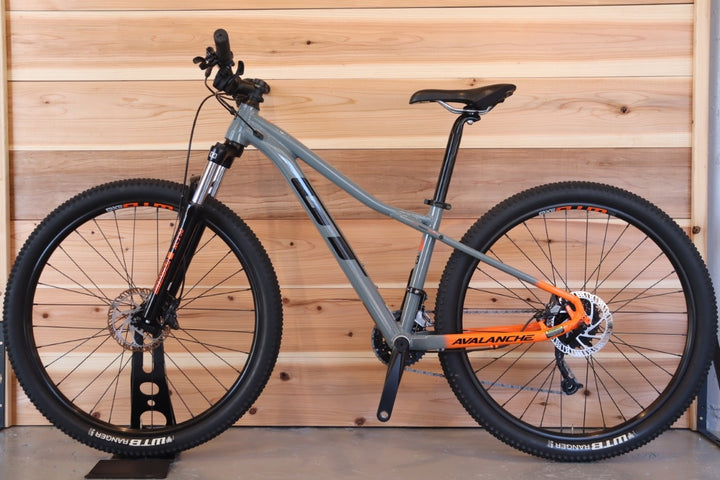 ジーティー GT アバランチェ スポーツ AVALANCHE SPORT 2021モデル XSサイズ シマノMIX 2×9S 27.5インチ アルミ ハードテイル MTB 【千葉店】