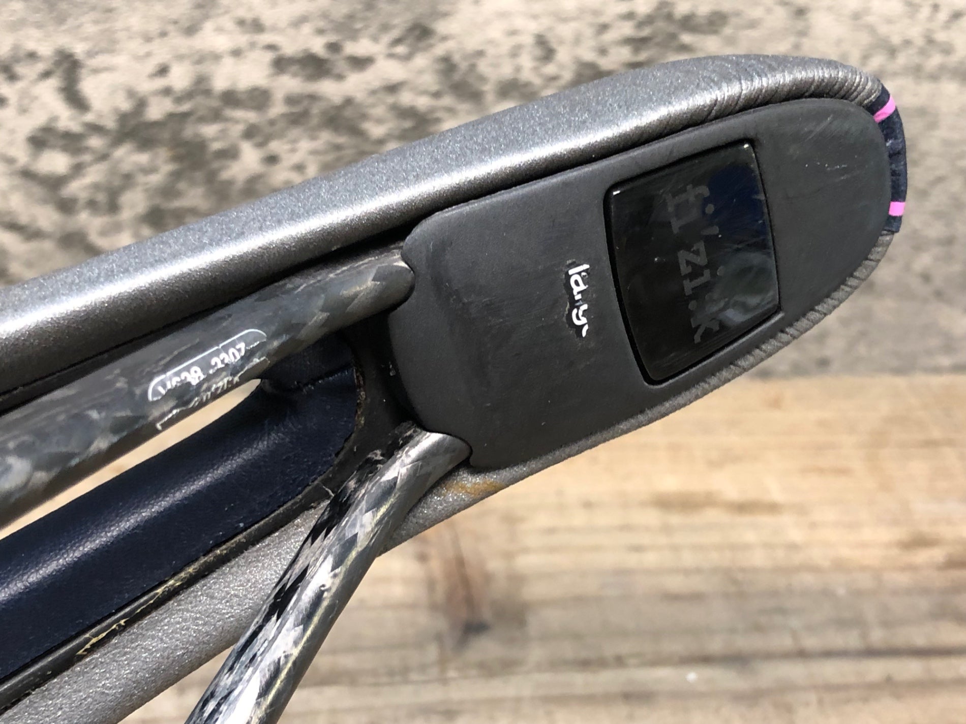 JD525 フィジーク fizik ルーチェ LUCE サドル ブラック ピンク Large
