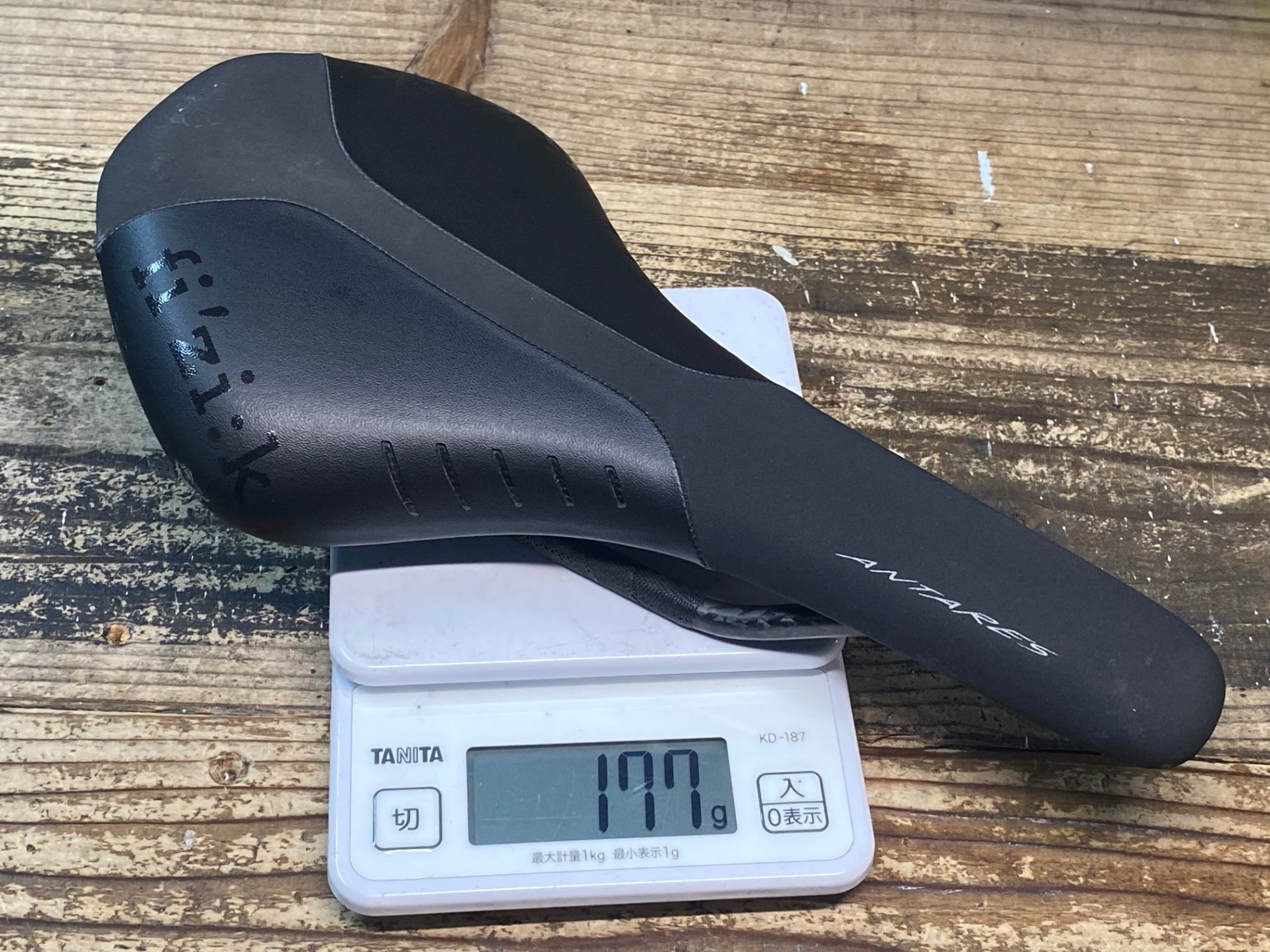 JG045 フィジーク fizik ANTARES R1 regular サドル カーボンレール