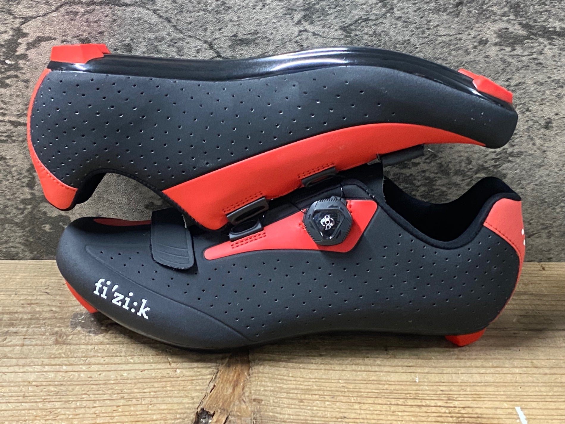 KI043 フィジーク fizik R5 BOA MAN ビンディングシューズ 3穴 黒赤