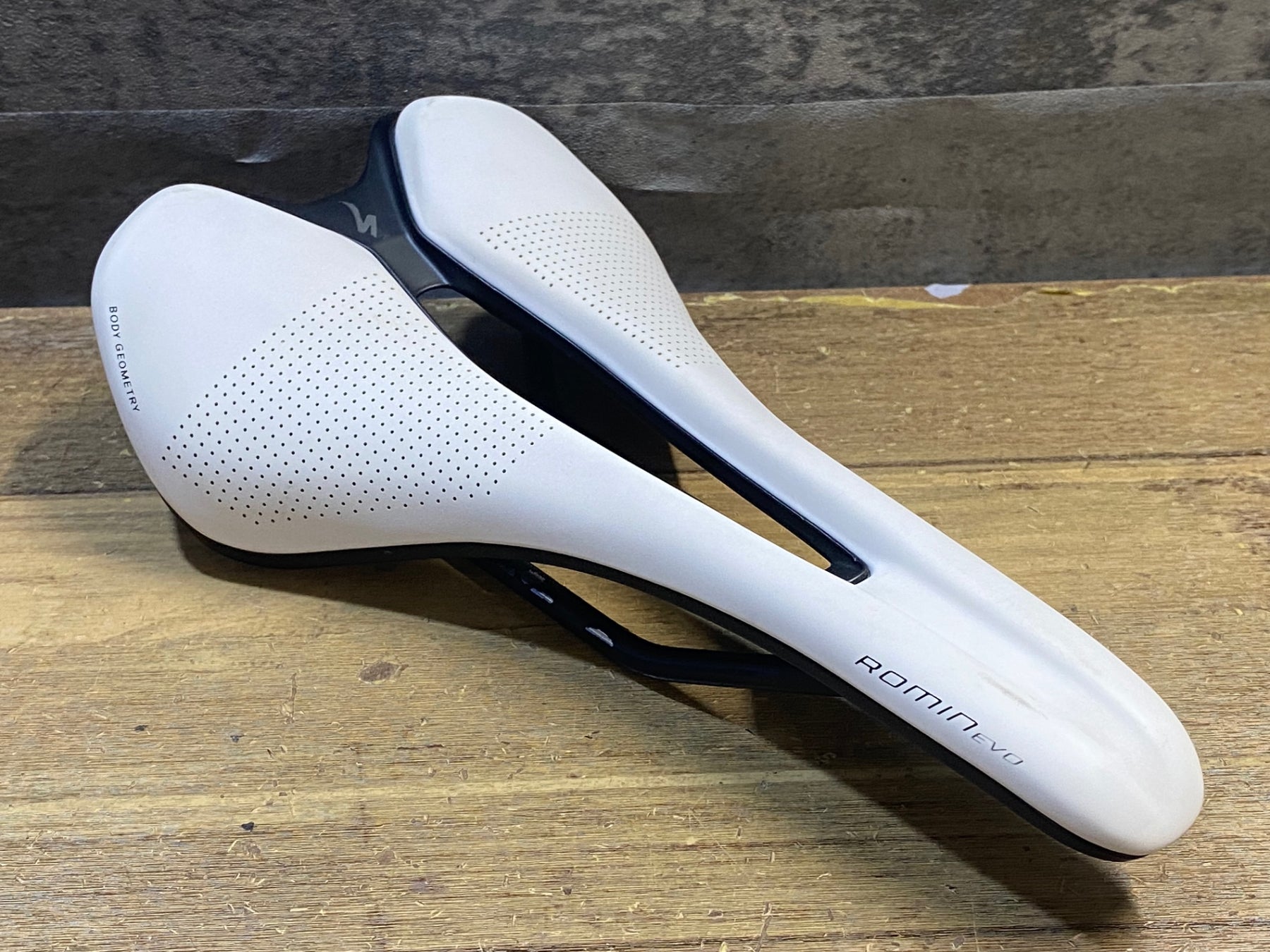 JT777 スペシャライズド SPECIALIZED ROMIN EVO EXPERT GEL 143mm