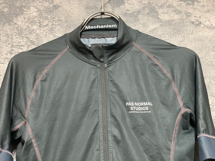 JR931 パスノーマルスタジオ PAS NORMAL STUDIOS Mechannism 半袖 サイクルジャージ グレー S
