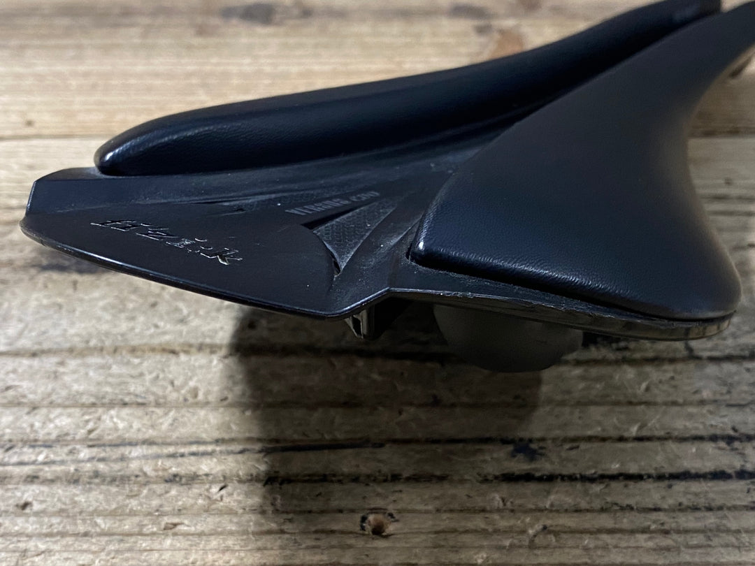 KO601 フィジーク fizik アリオネ ARIONE R3 VERSUS evo サドル 黒 kium