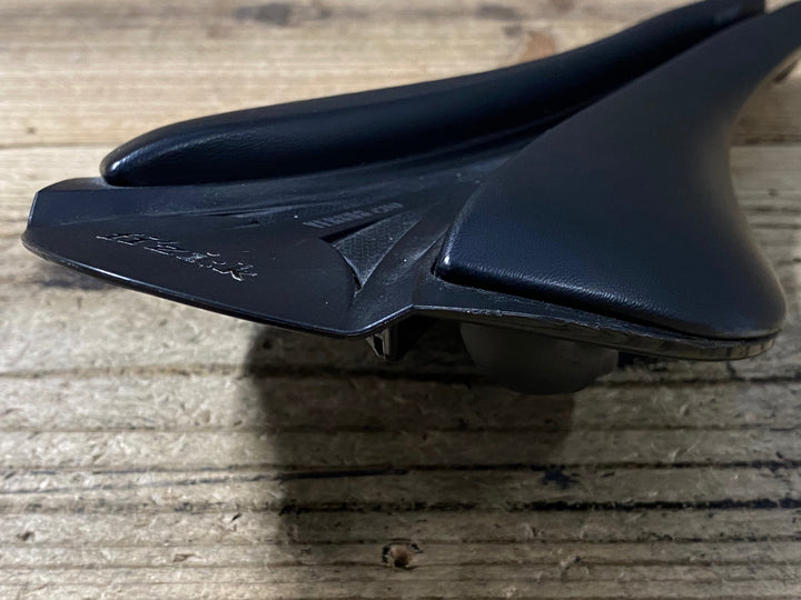 KO601 フィジーク fizik アリオネ ARIONE R3 VERSUS evo サドル 黒 kium