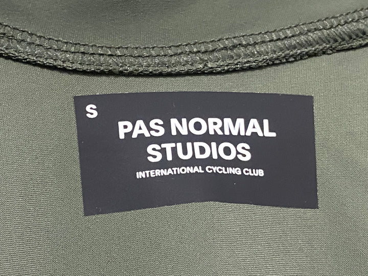 KJ296 パスノーマルスタジオ PAS NORMAL STUDIOS Essential Jersey 半袖 サイクルジャージ カーキ S