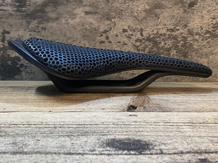 JW318 フィジーク fizik アンタレス ANTARES VERSUS EVO ADAPTIVE REGULAR サドル カーボンレール 黒