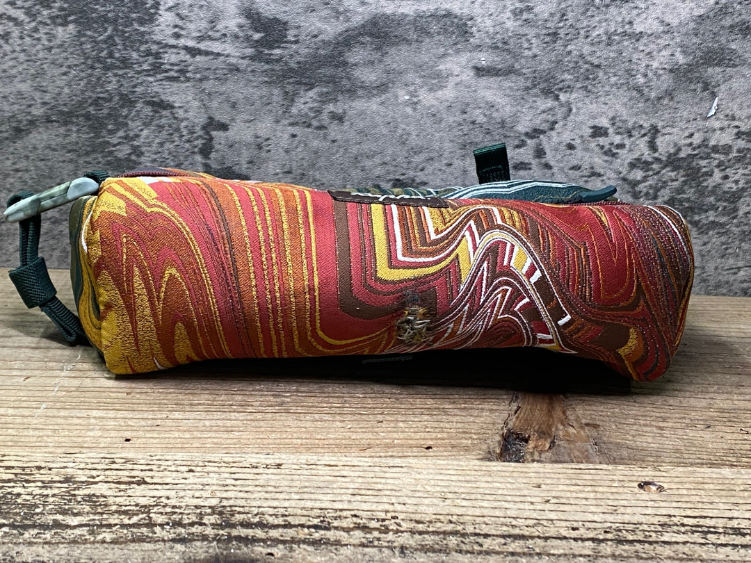 JP168 ラファ Rapha WOMEN'S NOMAD BAR BAG ハンドルバーバッグ 総柄 ※穴