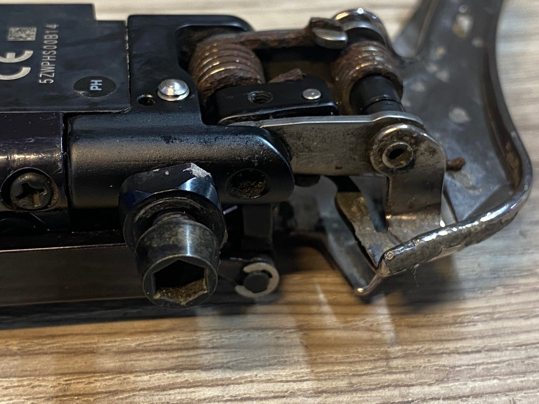 JJ345 シマノ SHIMANO デュラエース DURA-ACE FD-R9150 フロントディレイラー 動作確認済 ※錆,羽根部削れ大の為ジャンク