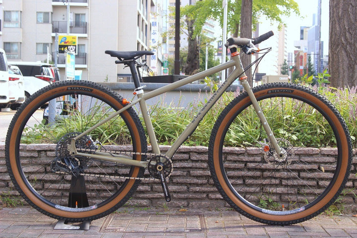 ブラックマウンテン BLACK MOUNTAIN CYCLES ラ・カブラ LA CABRA V2 16"サイズ スラム GX 12S クロモリ マウンテンバイク 【名古屋店】