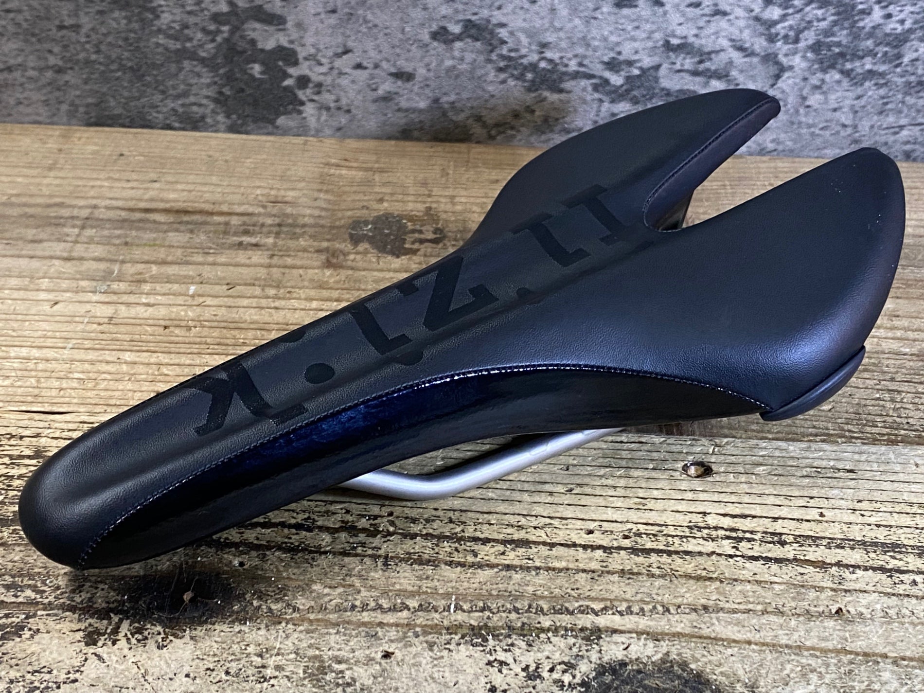 フィジーク ARDEA サドル 黒青 fi'zi:k アルデア fizik フィジーク