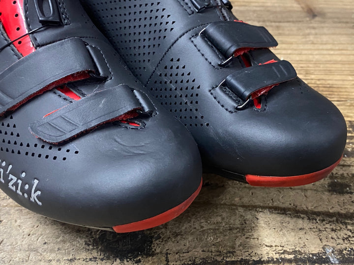 KG206 フィジーク Fizik R4 ROAD BOA ビンディングシューズ EU40 3穴 黒赤